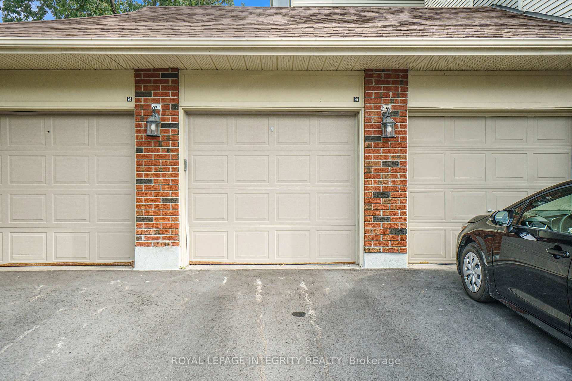 Photo 2 of 96 Haxby Private, Ottawa, Hunt Club Park/Greenboro — HOMEH