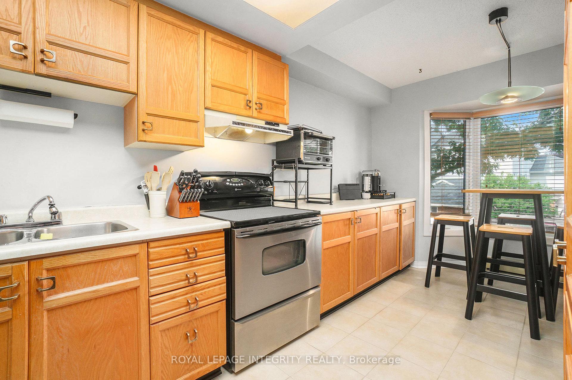 Photo 12 of 96 Haxby Private, Ottawa, Hunt Club Park/Greenboro — HOMEH