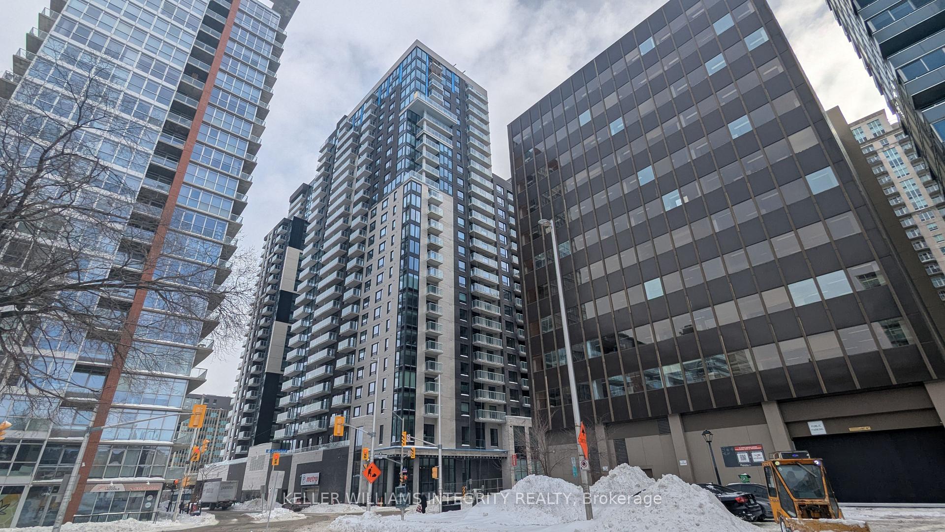 Front of Unit 809, 180 george Street