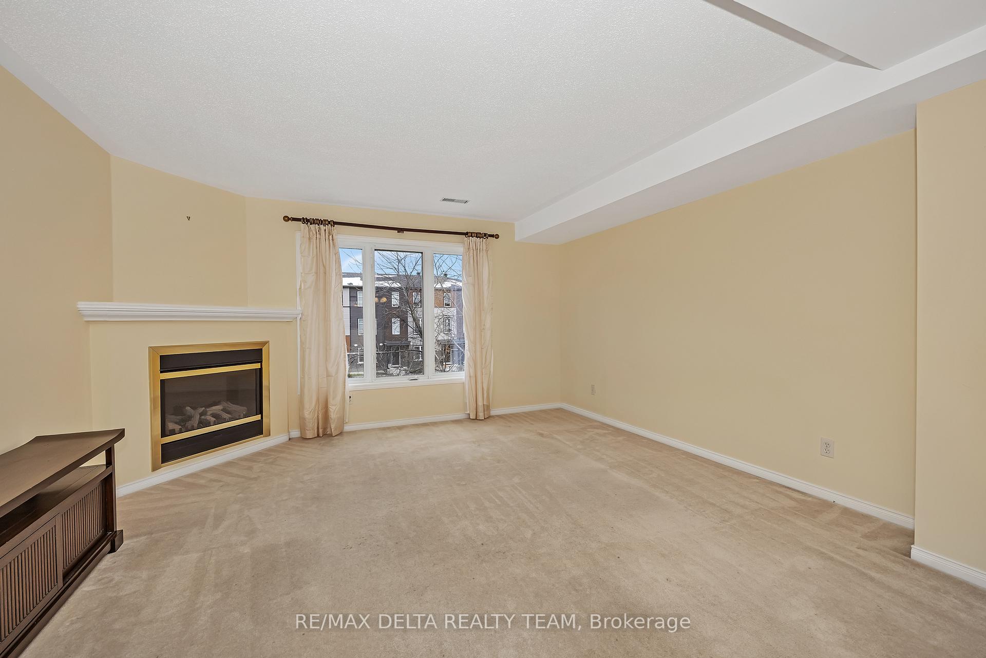 Photo 5 of 14 Lakepointe Drive, Ottawa, Avalon East — HOMEH