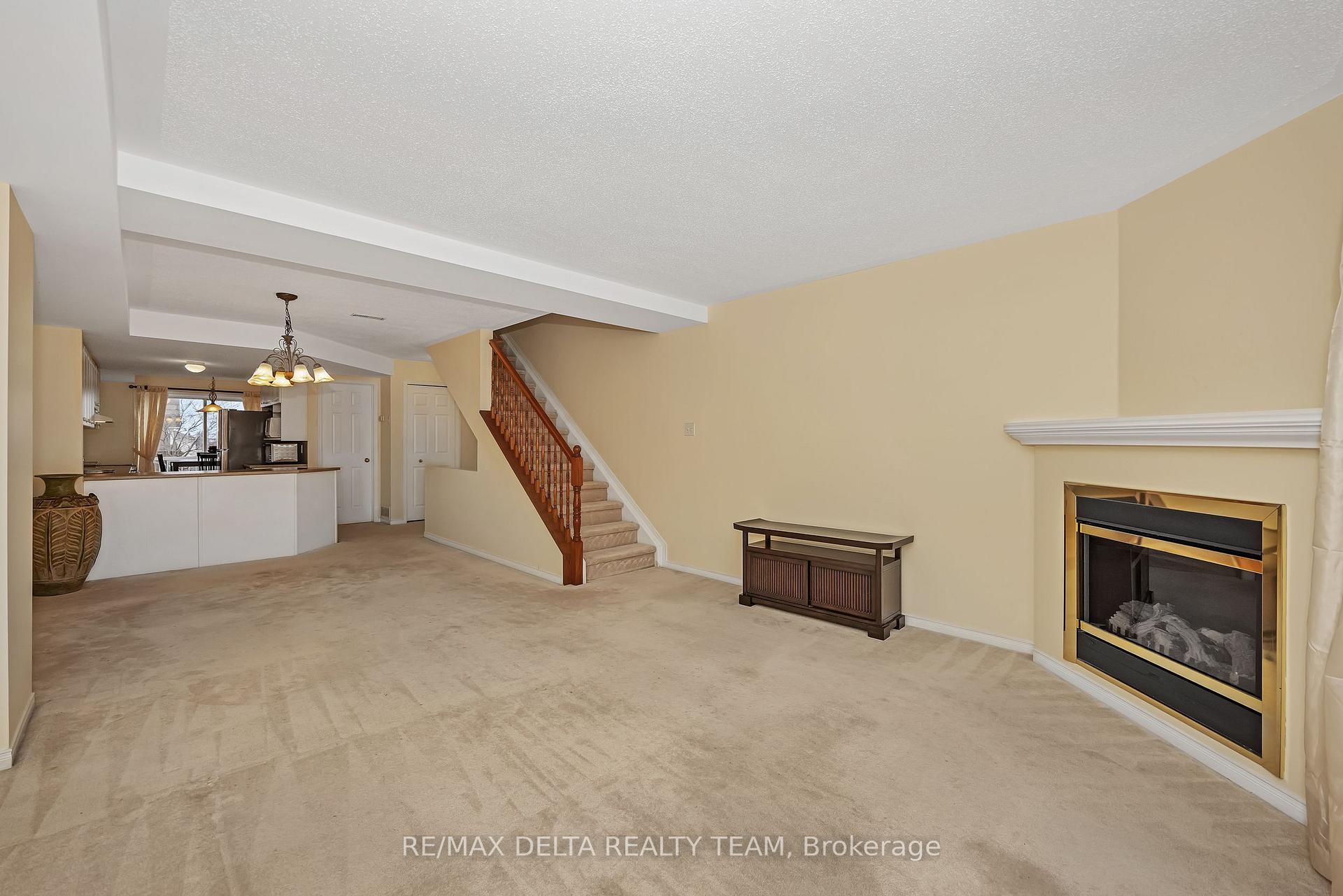 Photo 6 of 14 Lakepointe Drive, Ottawa, Avalon East — HOMEH