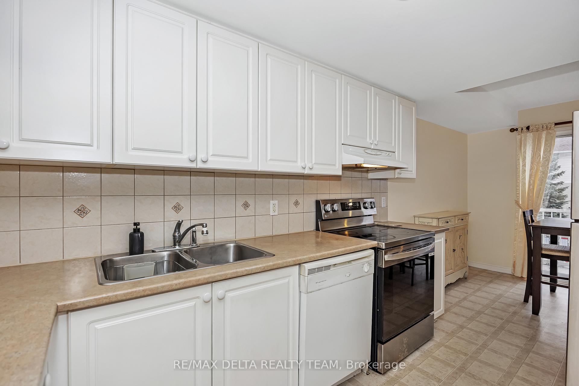Photo 8 of 14 Lakepointe Drive, Ottawa, Avalon East — HOMEH