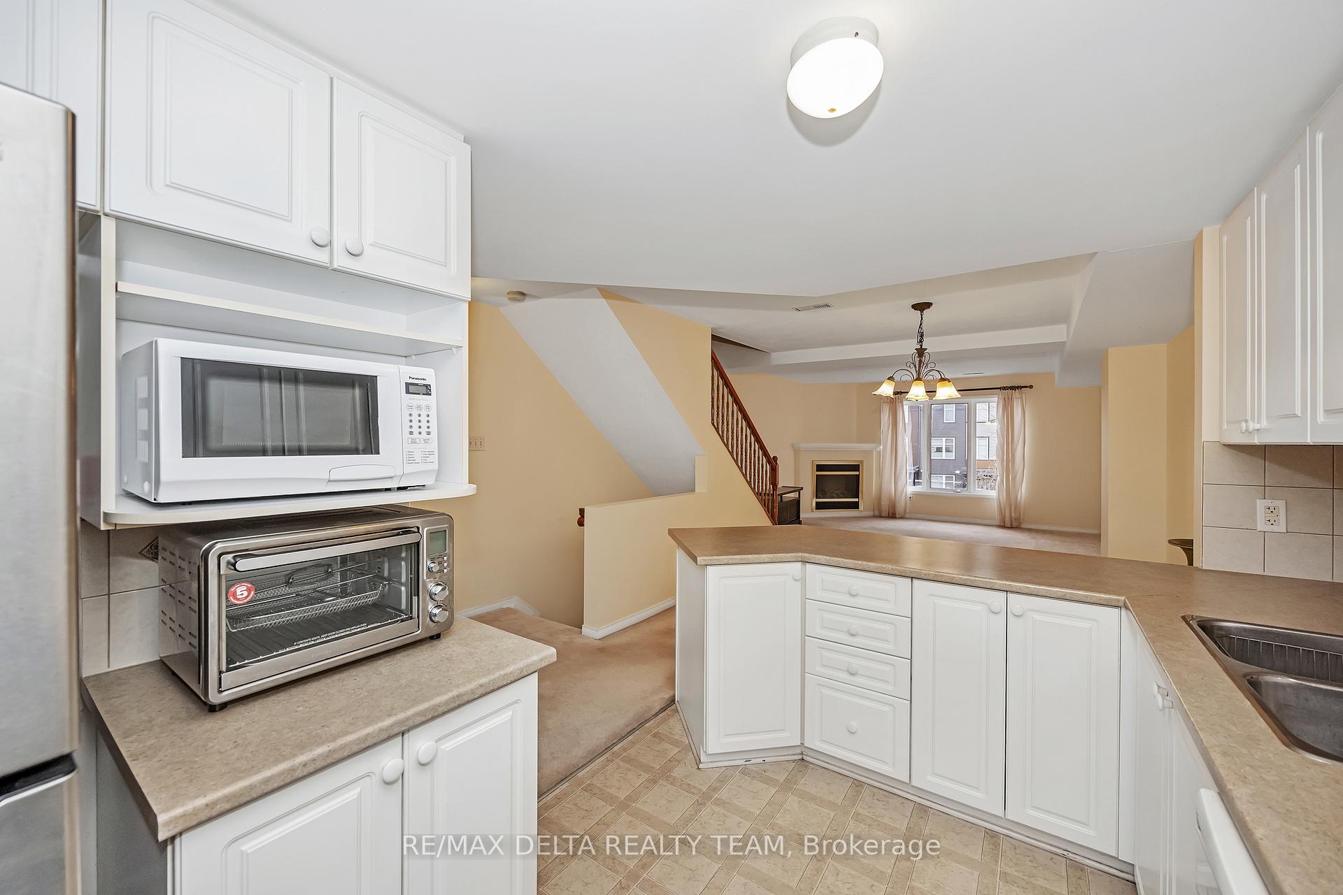 Photo 9 of 14 Lakepointe Drive, Ottawa, Avalon East — HOMEH