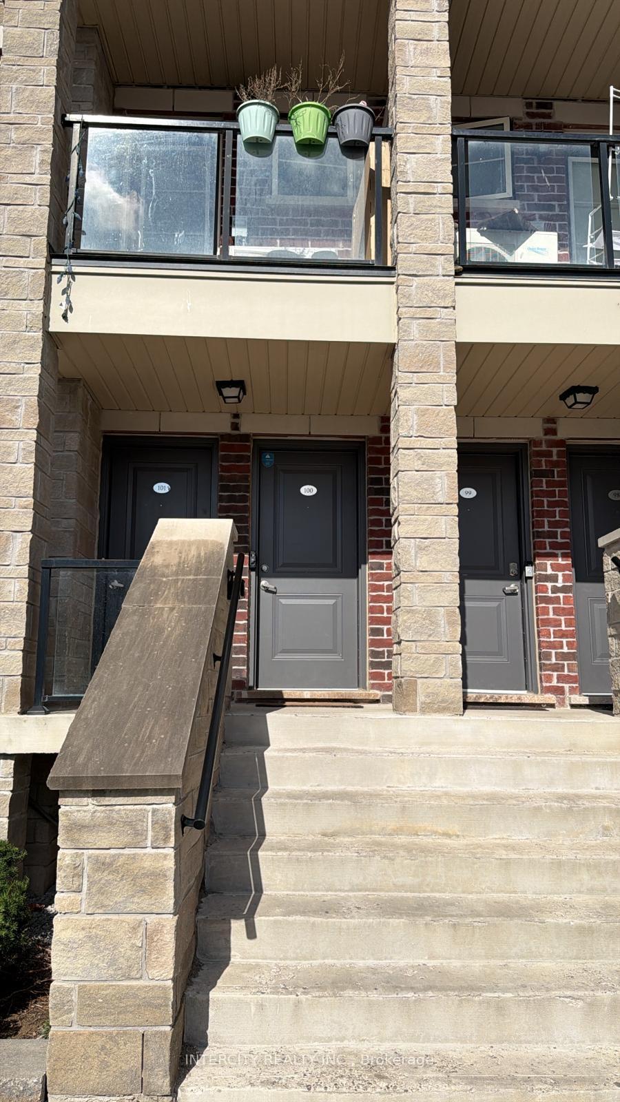 Front of Unit 100, 200 Veterans Drive E