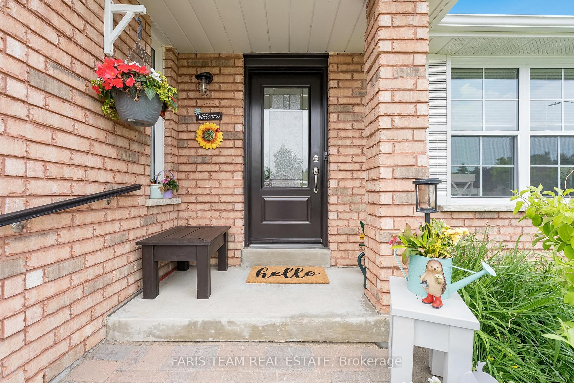 Photo 3 of 302 Cox Mill Road, Barrie, Bayshore — HOMEH