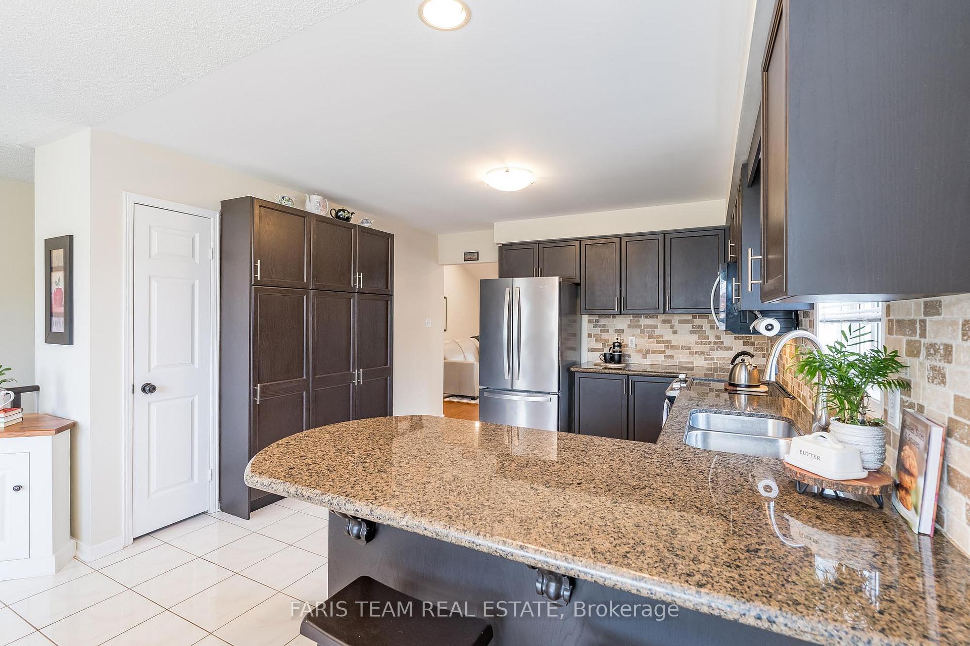 Photo 5 of 302 Cox Mill Road, Barrie, Bayshore — HOMEH