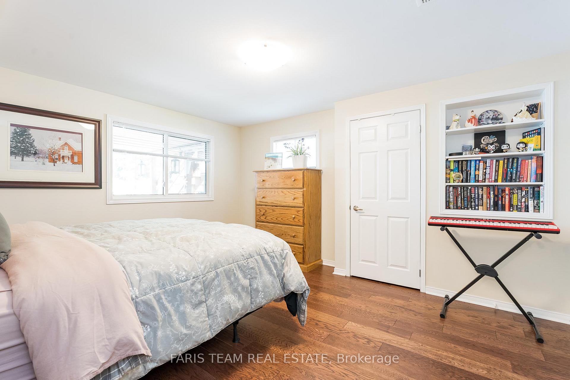 Photo 21 of 302 Cox Mill Road, Barrie, Bayshore — HOMEH