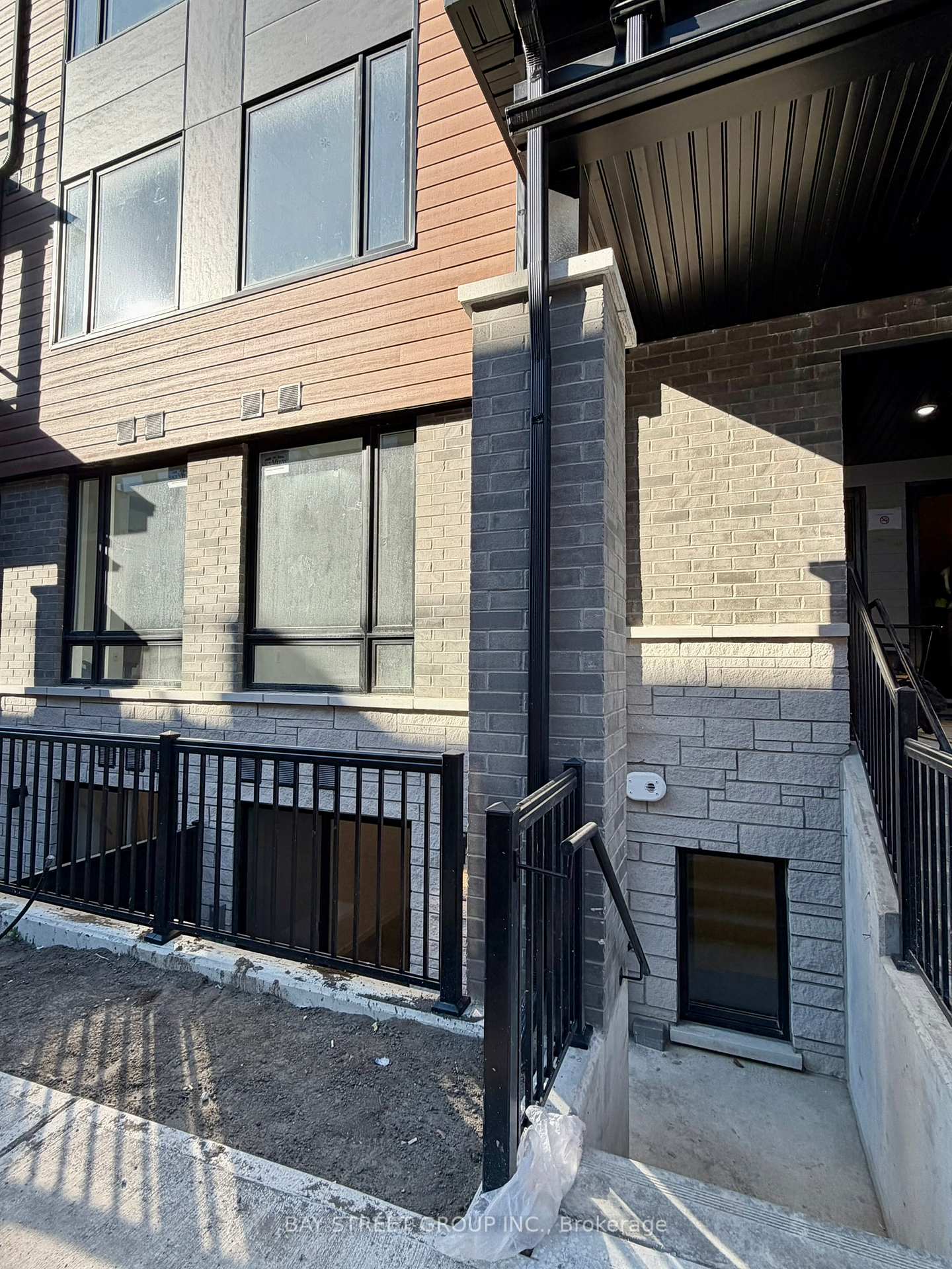 Photo 4 of Unit 20, 113 Marydale Avenue, Markham, Middlefield — HOMEH