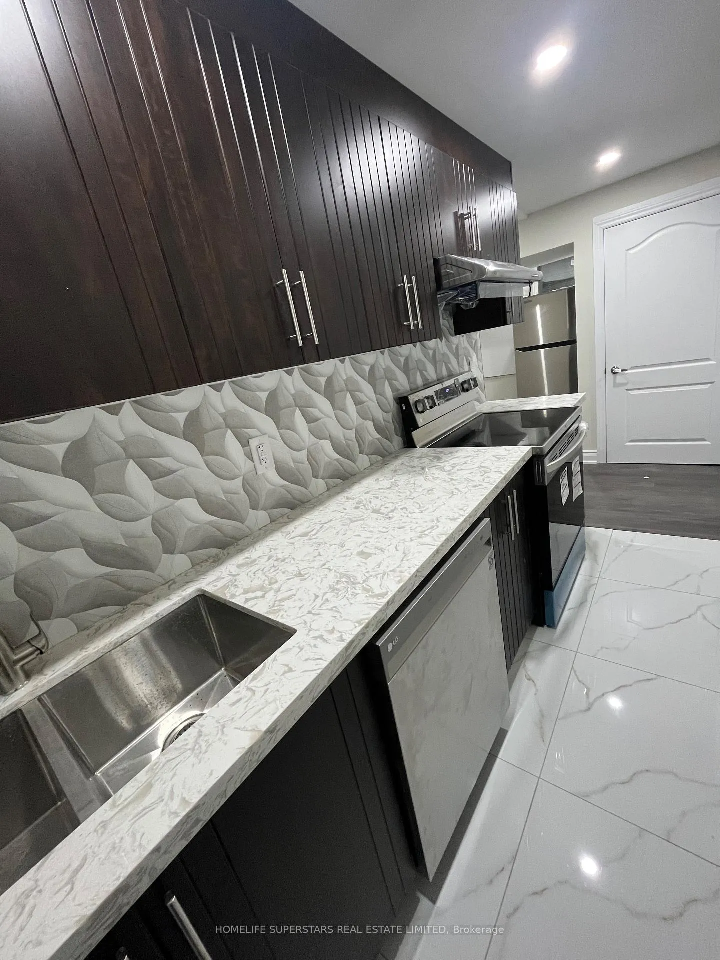 Photo 2 of 78 Circus Crescent, Brampton, Northwest Brampton — HOMEH