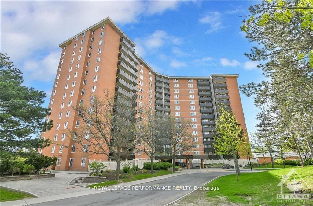 Front of Unit 1115, 2020 Jasmine Crescent