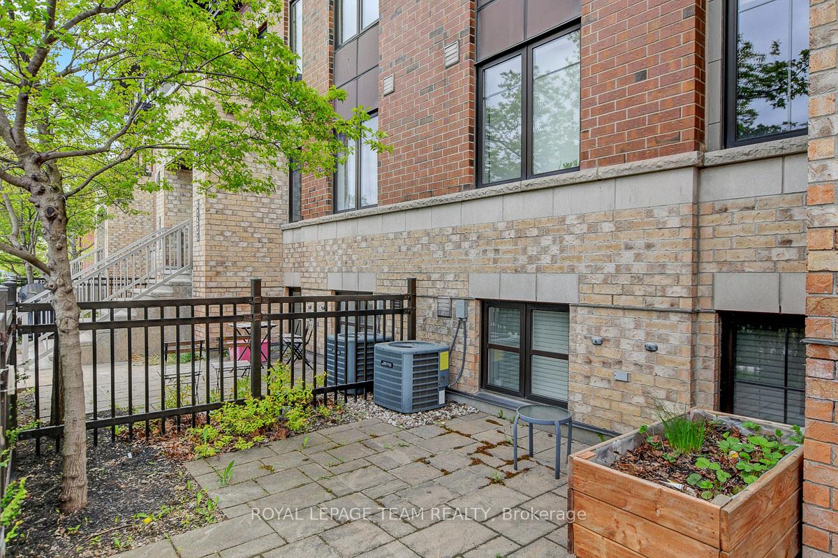 Photo 4 of Unit A, 1151 Longfields Drive, Ottawa, Barrhaven - Strandherd — HOMEH