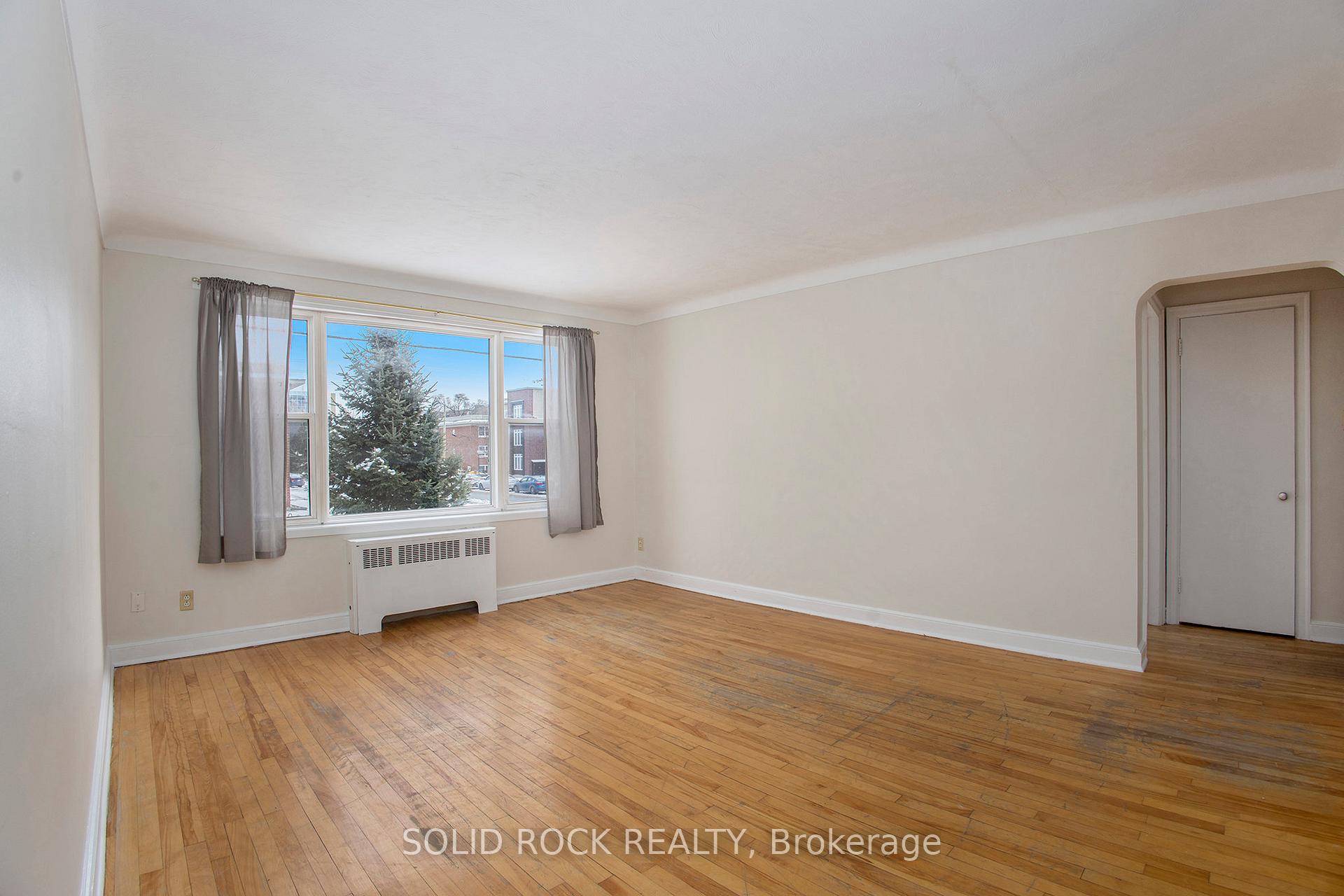 Photo 3 of Unit 3, 726 Edison Avenue, Ottawa, Laurentianview — HOMEH