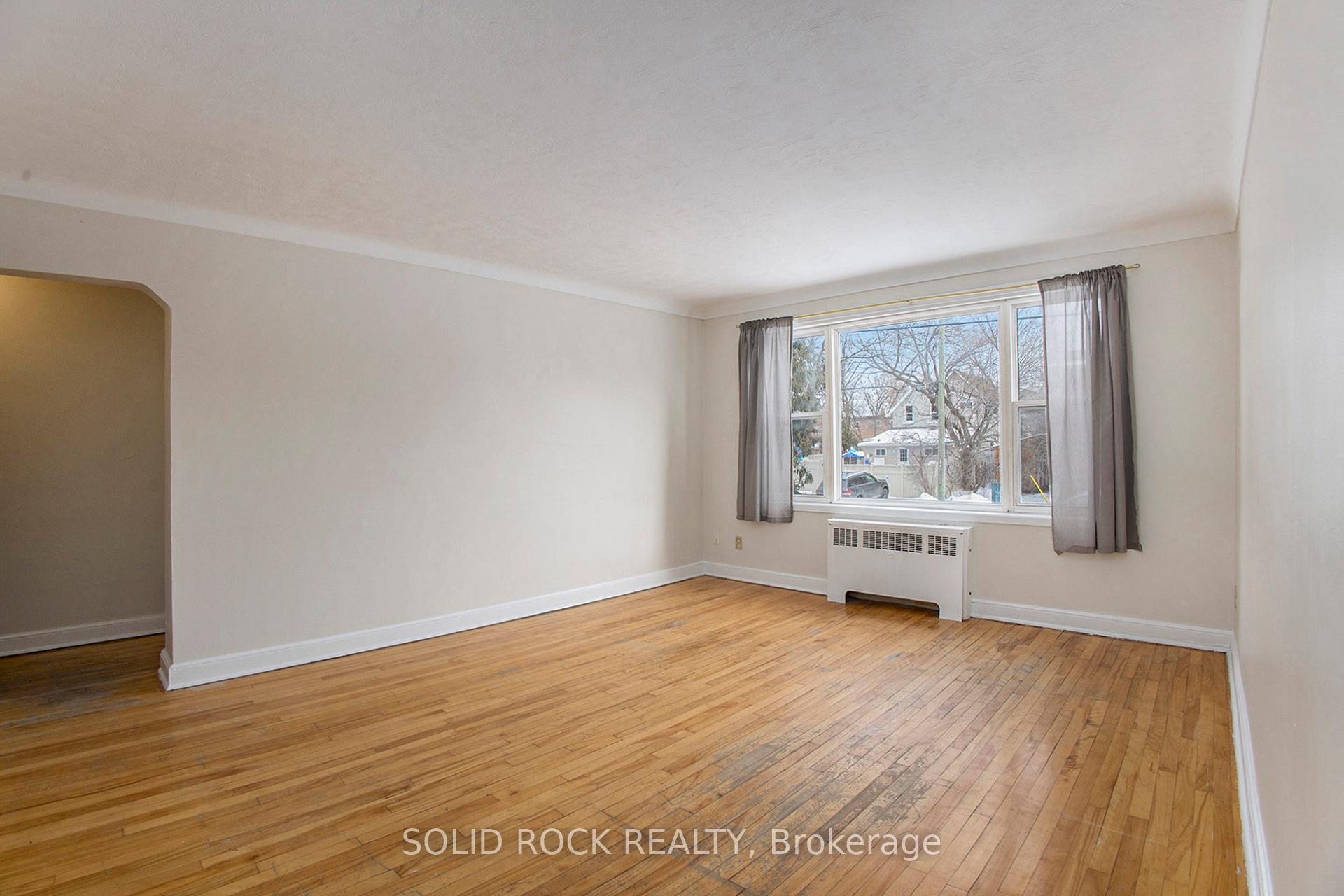 Photo 4 of Unit 3, 726 Edison Avenue, Ottawa, Laurentianview — HOMEH