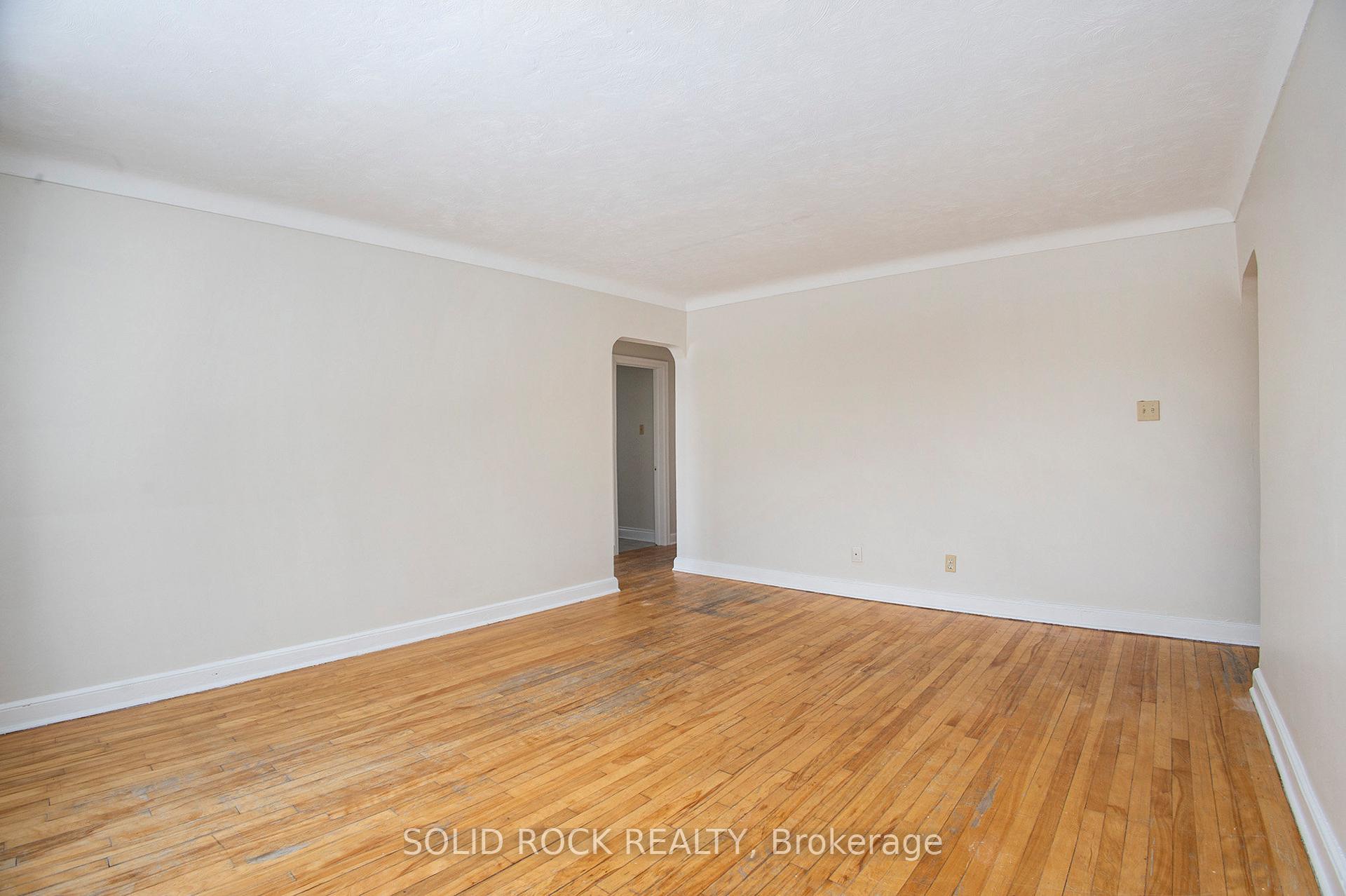 Photo 6 of Unit 3, 726 Edison Avenue, Ottawa, Laurentianview — HOMEH