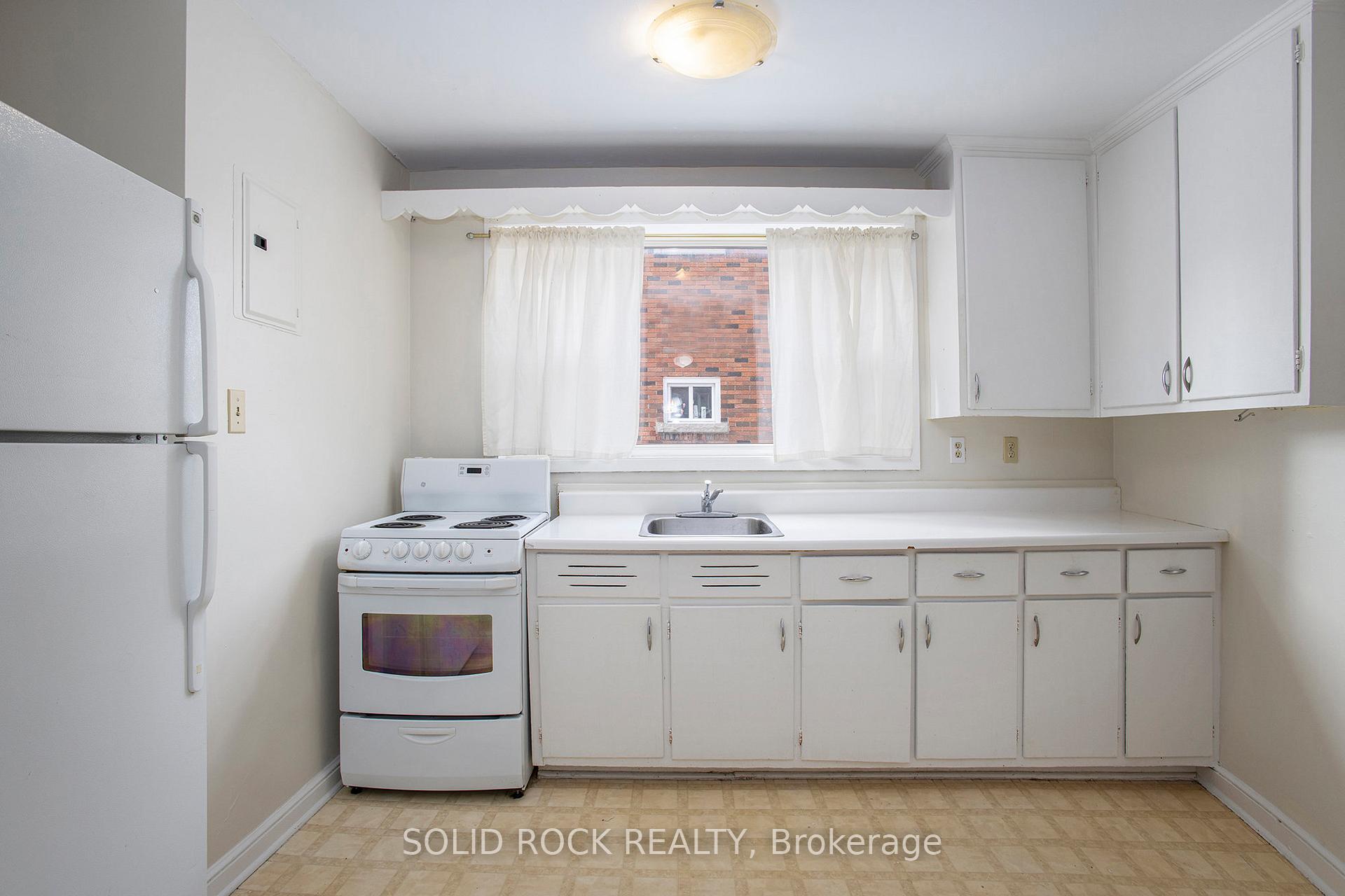 Photo 9 of Unit 3, 726 Edison Avenue, Ottawa, Laurentianview — HOMEH