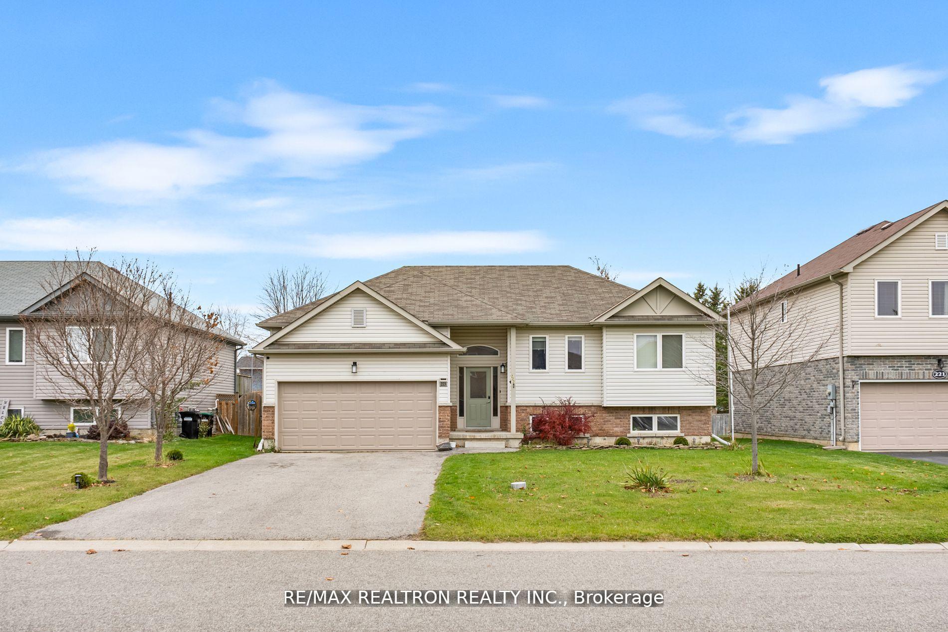 Photo 2 of Unit A, 223 Aspen Ridge Drive, Clearview, Stayner — HOMEH