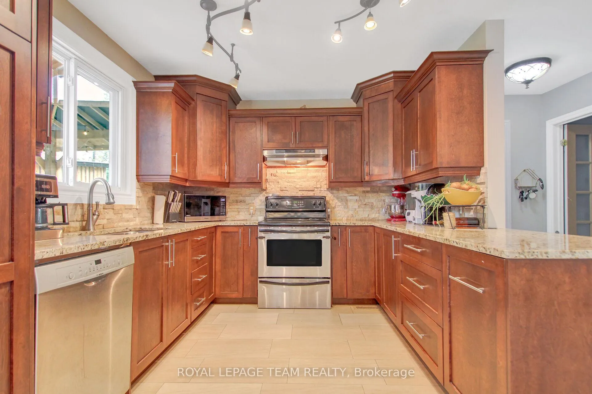 Photo 5 of 129 Spinnaker Way, Ottawa, Constance Bay — HOMEH