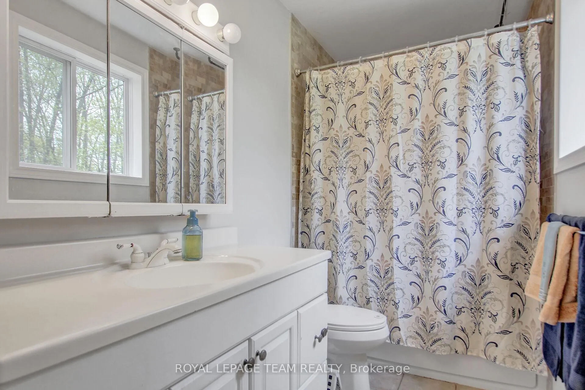 Photo 16 of 129 Spinnaker Way, Ottawa, Constance Bay — HOMEH