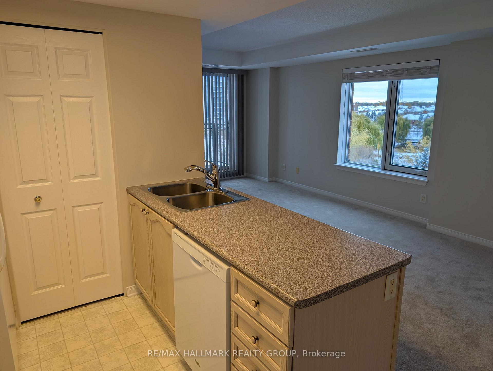 Photo 11 of Unit 6F, 310 Central Park Drive, Ottawa, Central Park — HOMEH
