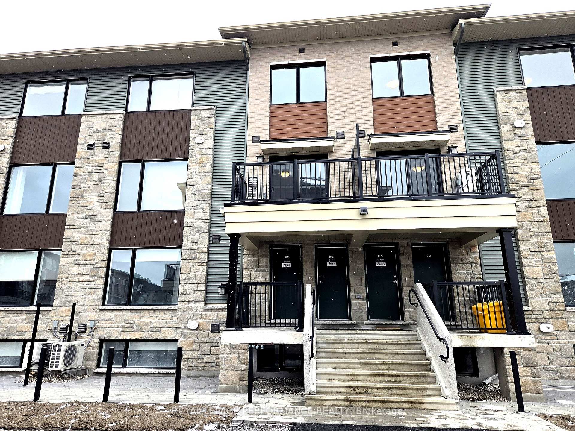 Front of 1025 Creekway Private