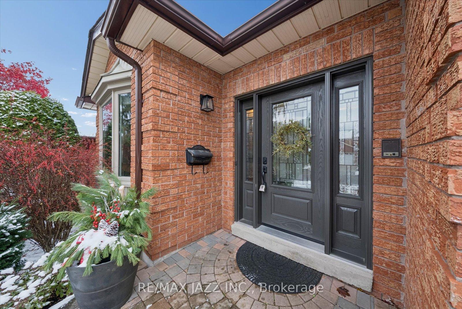 Photo 4 of 17 Kingswood Drive, Clarington, Courtice — HOMEH