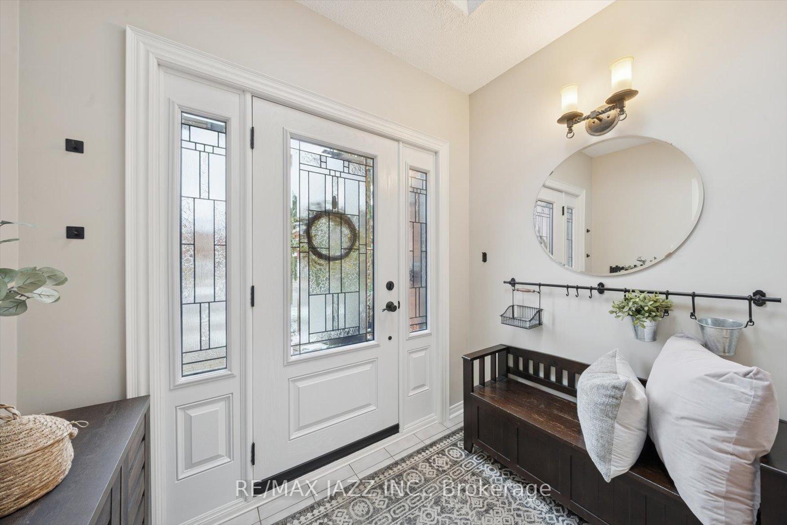 Photo 5 of 17 Kingswood Drive, Clarington, Courtice — HOMEH