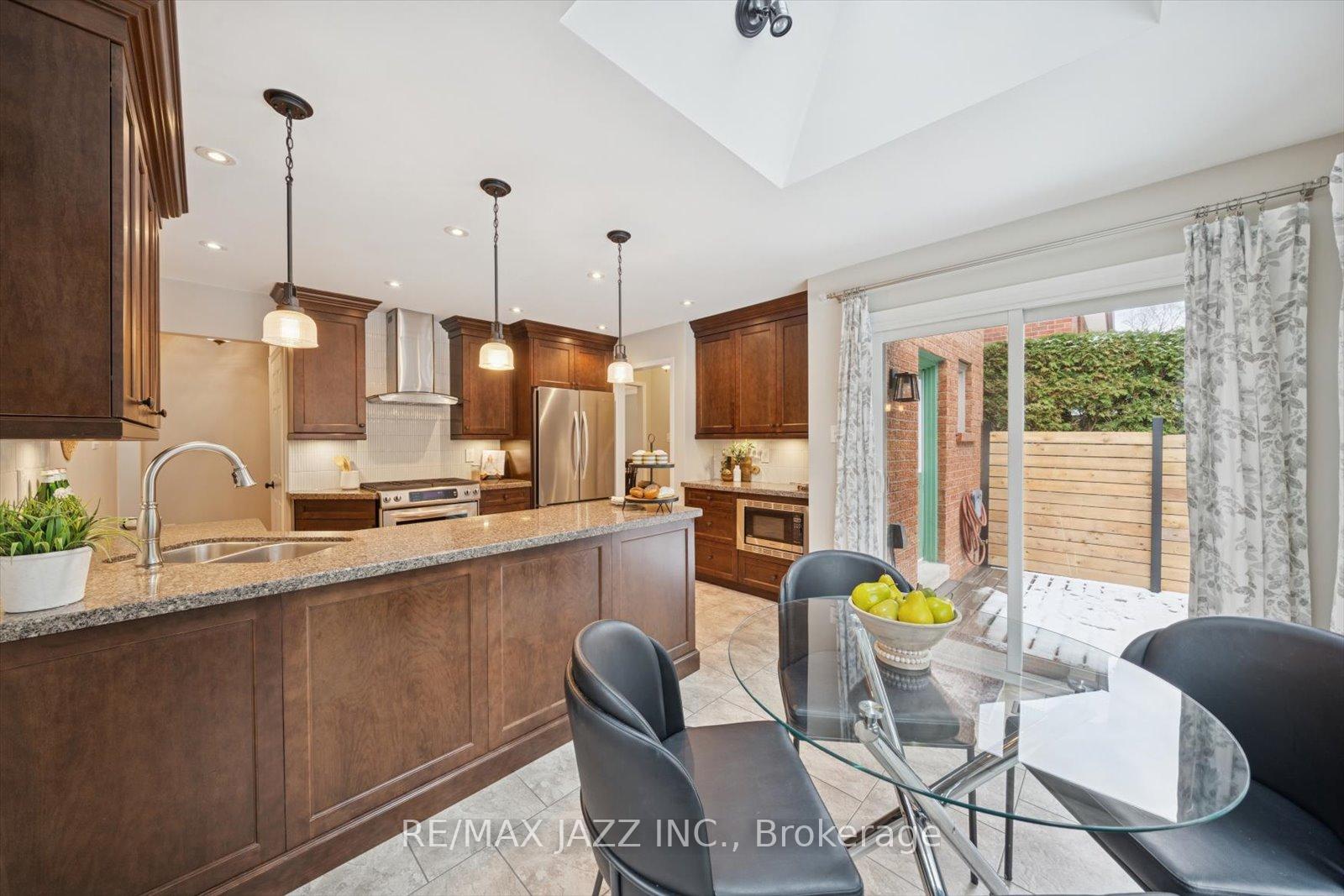 Photo 11 of 17 Kingswood Drive, Clarington, Courtice — HOMEH