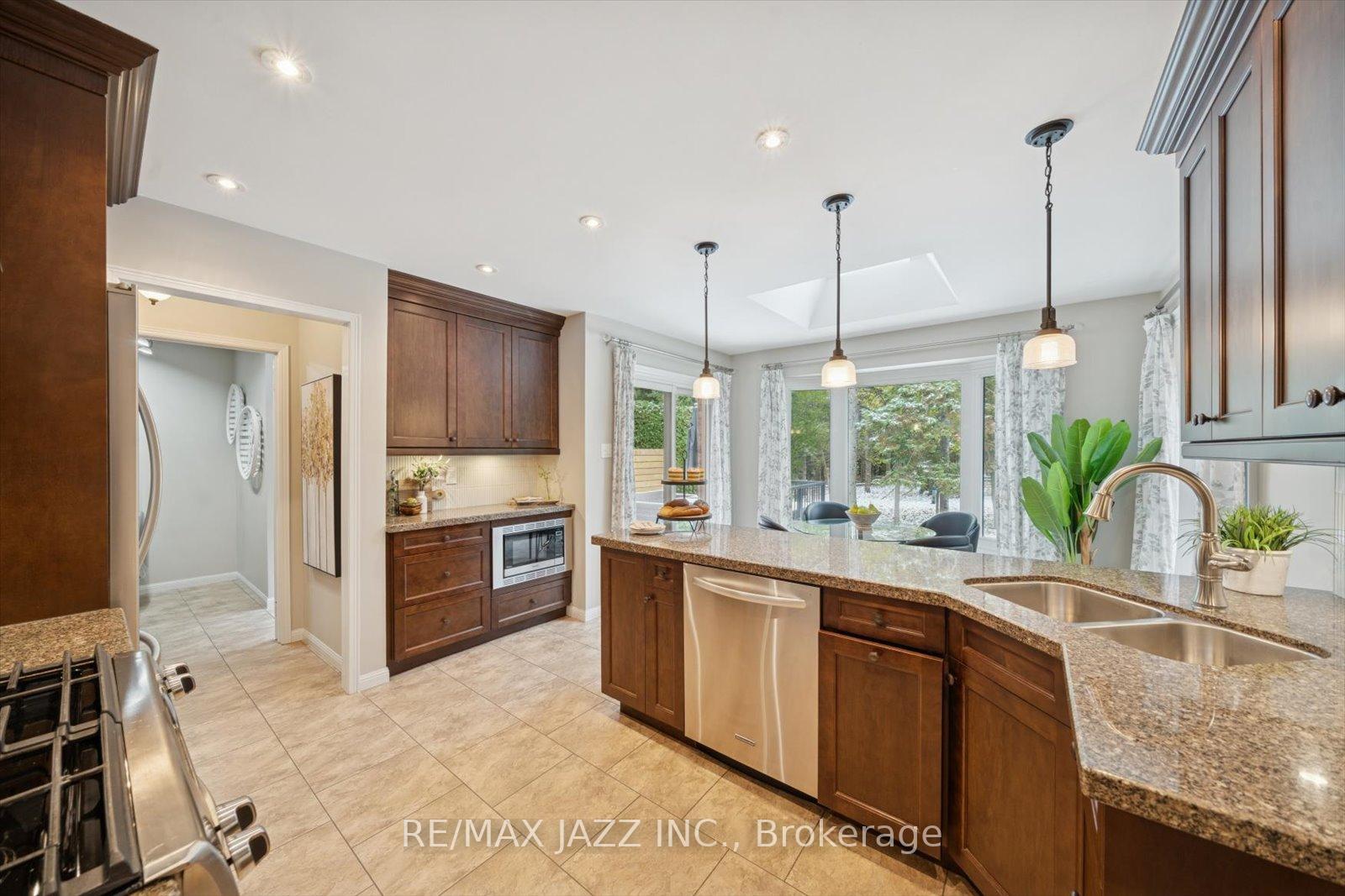 Photo 14 of 17 Kingswood Drive, Clarington, Courtice — HOMEH