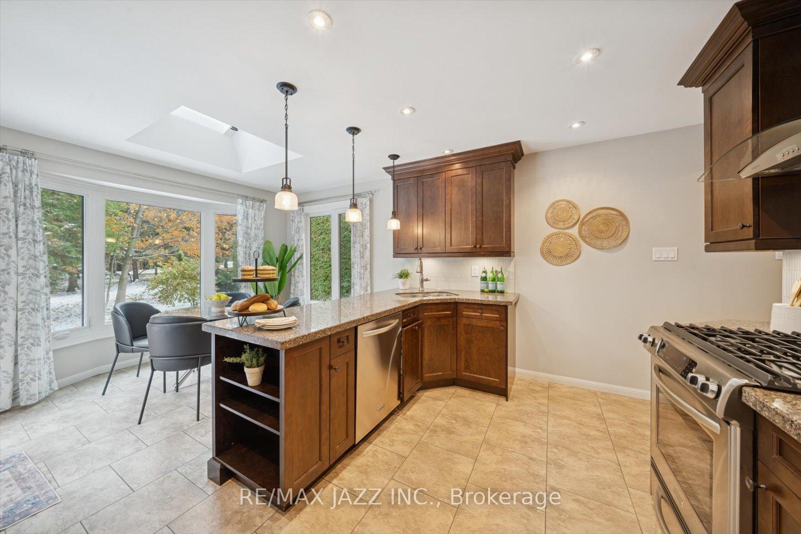 Photo 15 of 17 Kingswood Drive, Clarington, Courtice — HOMEH