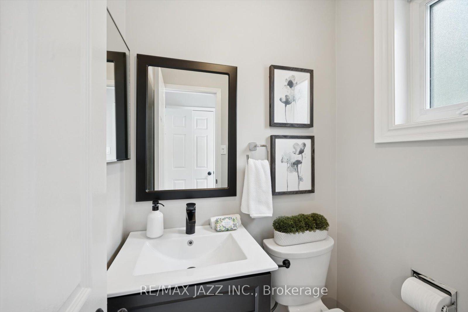 Photo 19 of 17 Kingswood Drive, Clarington, Courtice — HOMEH