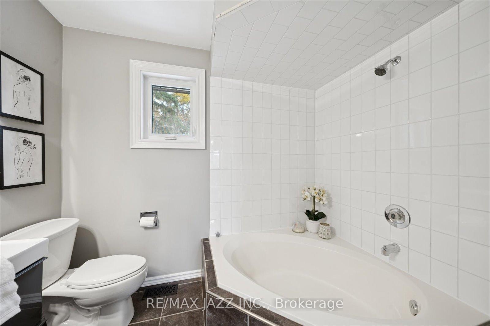 Photo 26 of 17 Kingswood Drive, Clarington, Courtice — HOMEH
