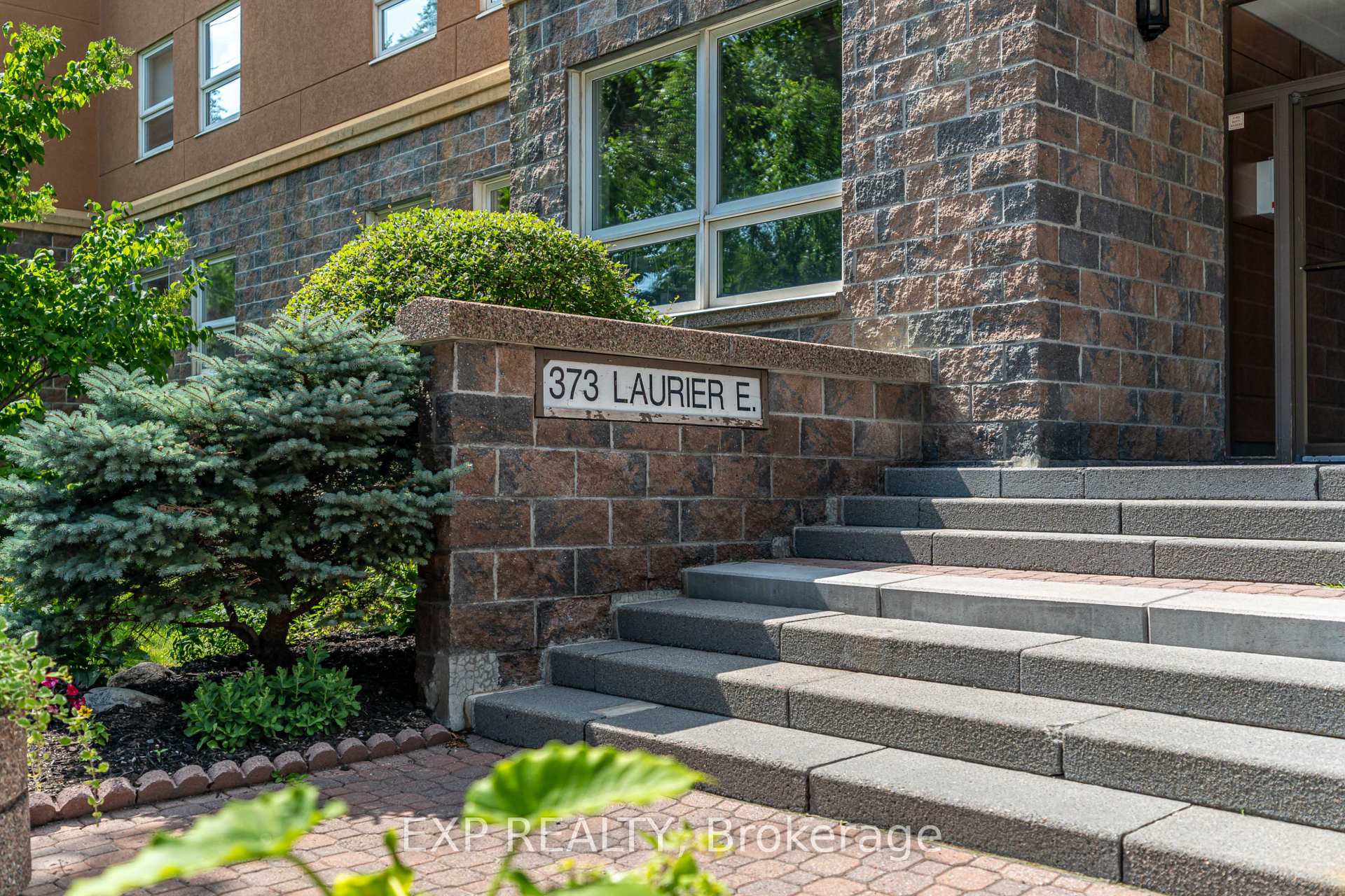 Front of Unit 306, 373 Laurier Avenue E