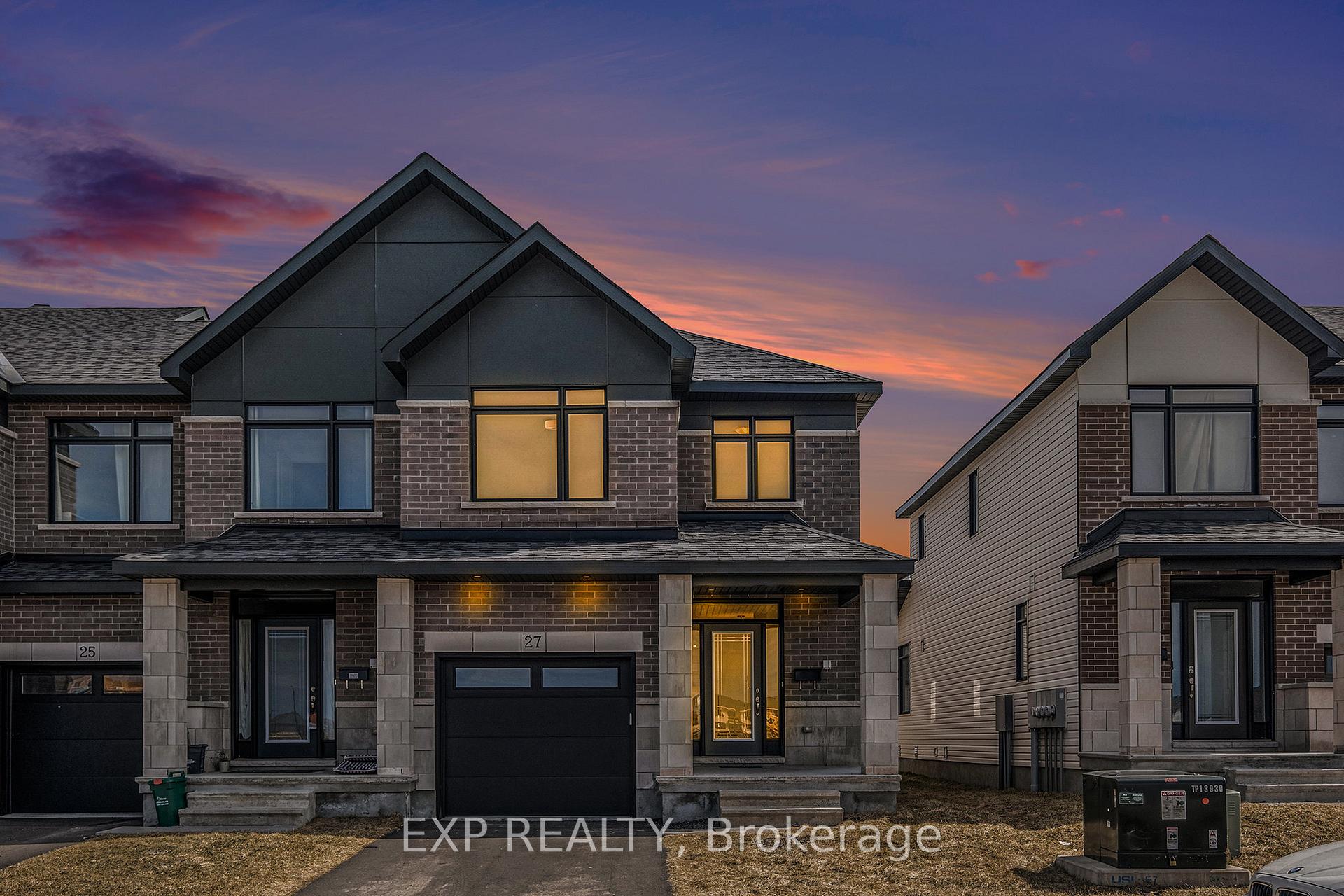 Front of 27 Moosonee Crescent