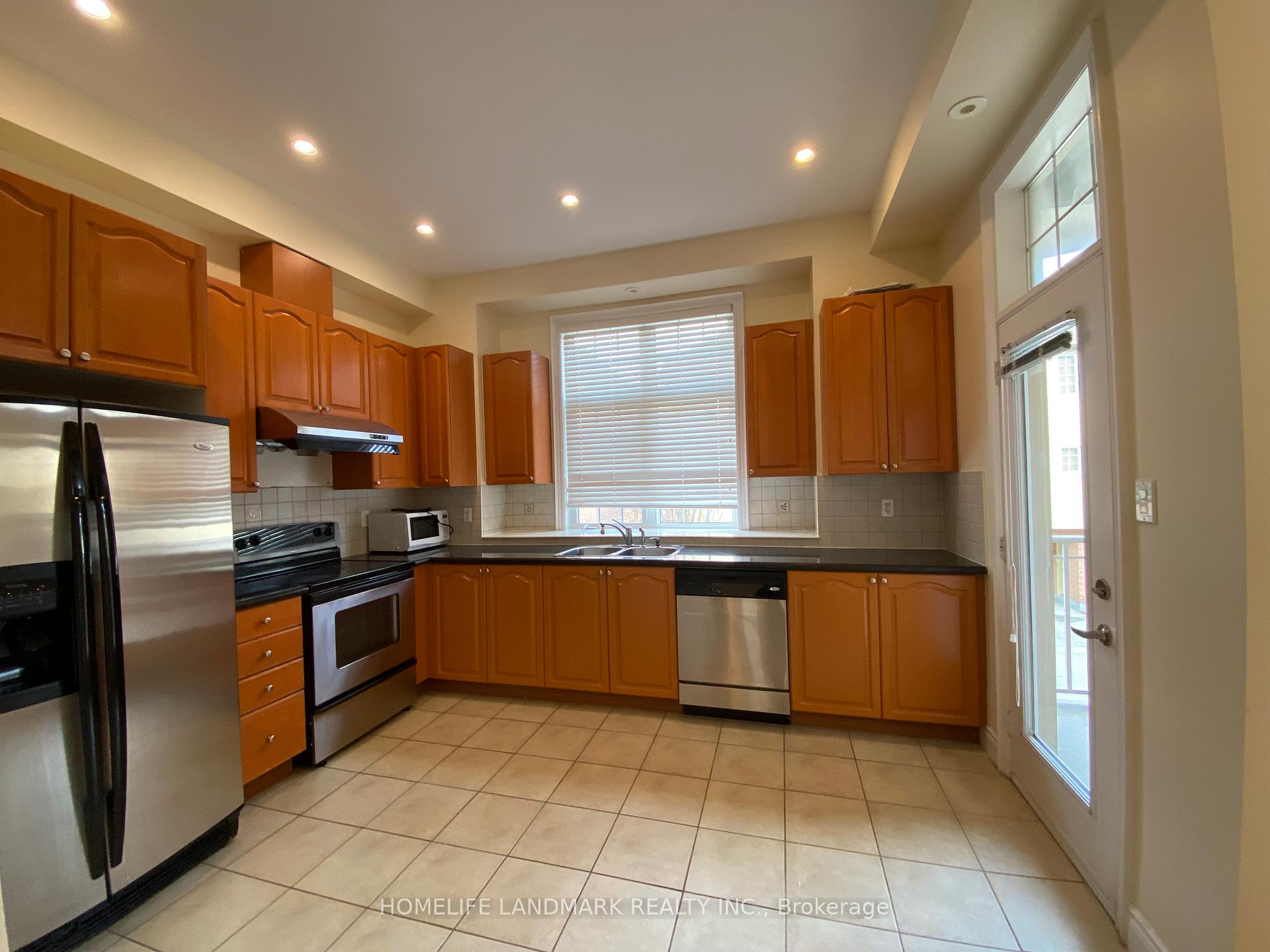 Photo 14 of 157 Legends Way, Markham, Unionville — HOMEH