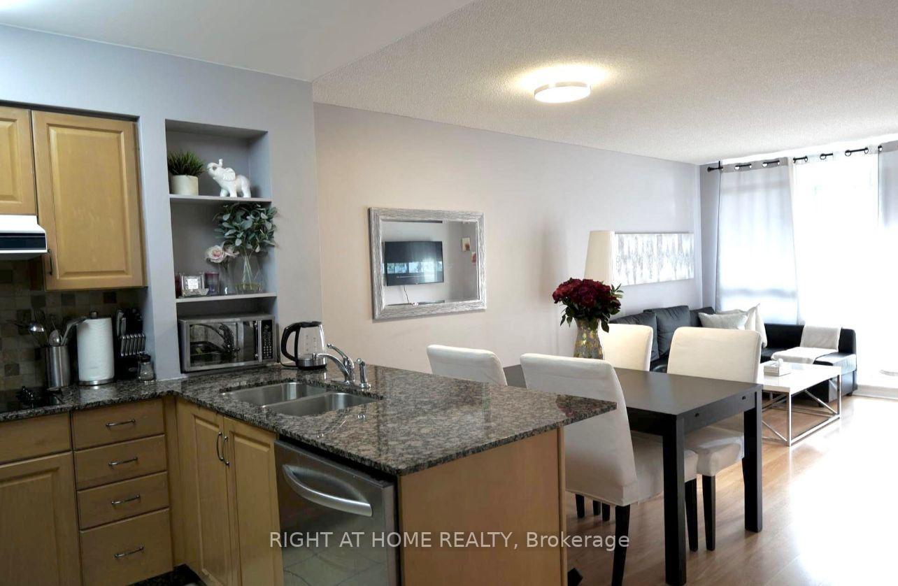 Photo 5 of Unit 708, 60 Disera Drive, Vaughan, Beverley Glen — HOMEH