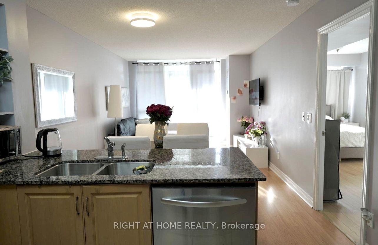 Photo 6 of Unit 708, 60 Disera Drive, Vaughan, Beverley Glen — HOMEH