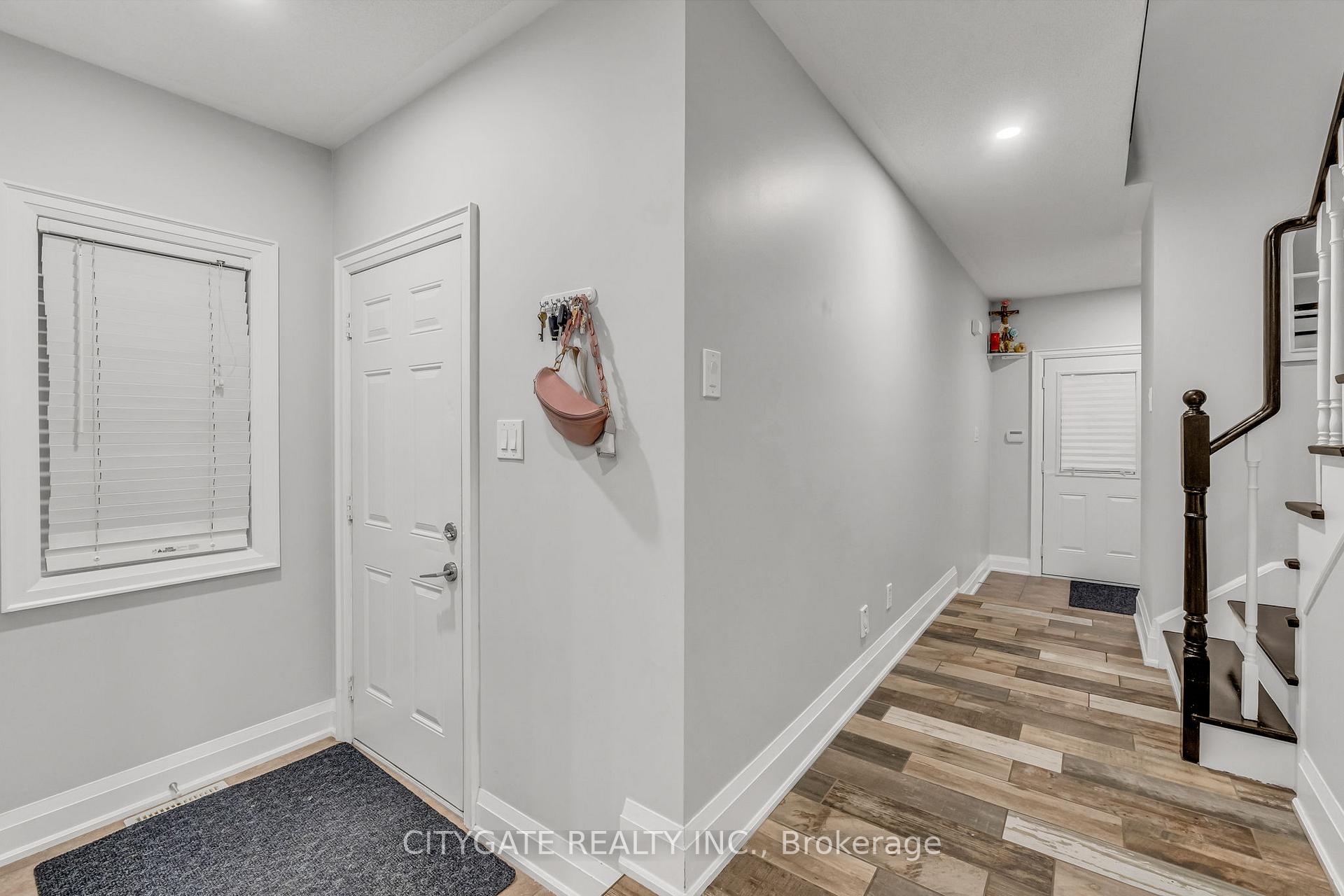 Photo 4 of 151 Spicebush Terrace, Brampton, Credit Valley — HOMEH