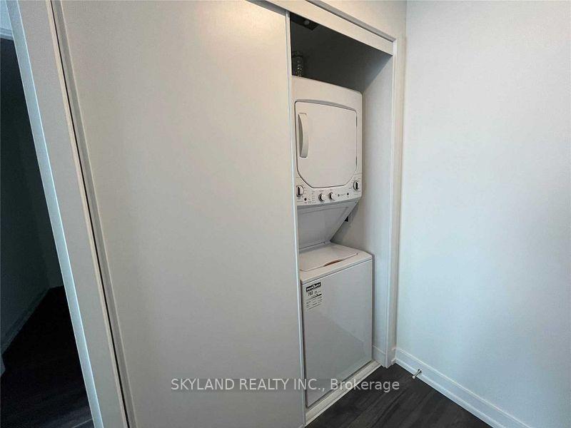 Photo 4 of Unit 2213, 33 Helendale Avenue, Toronto, Yonge-Eglinton — HOMEH