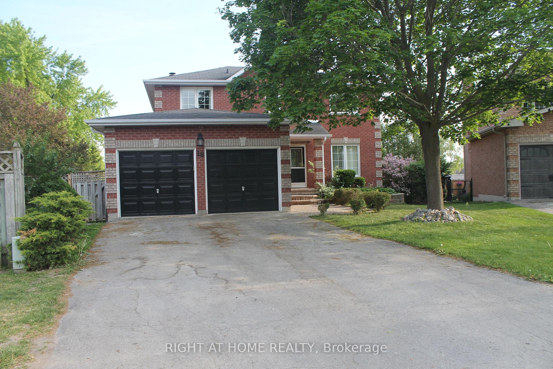 Photo 1 of 18 Litner Crescent, Georgina, Keswick North — HOMEH