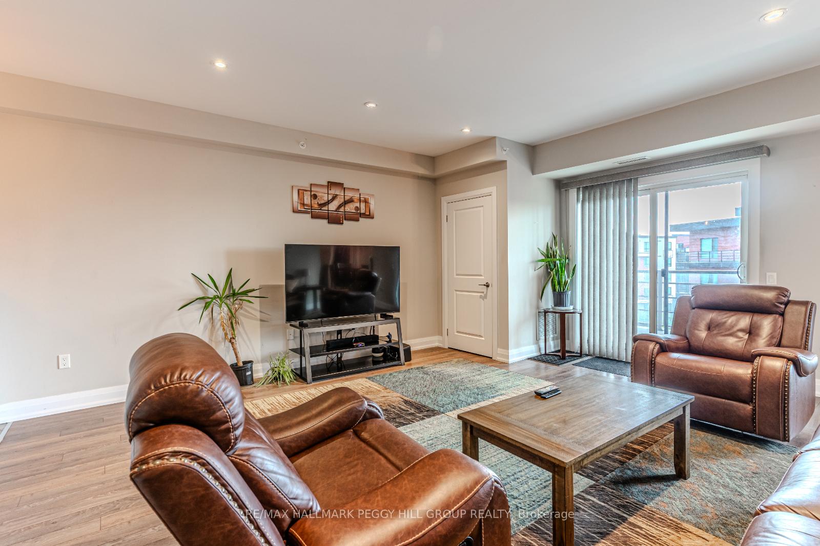 Photo 3 of Unit 501, 302 Essa Road, Barrie, 400 West — HOMEH