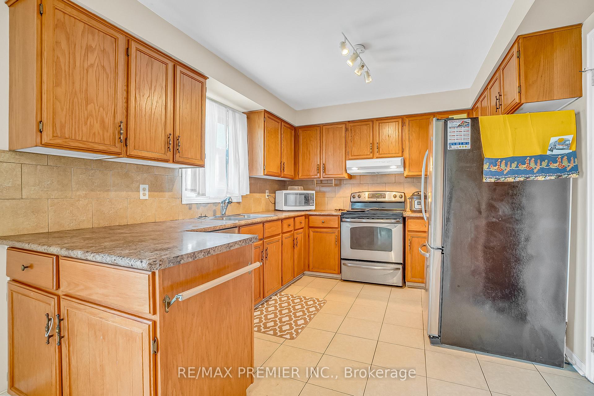 Photo 9 of 48 Mayor Crescent, Ajax, South East — HOMEH