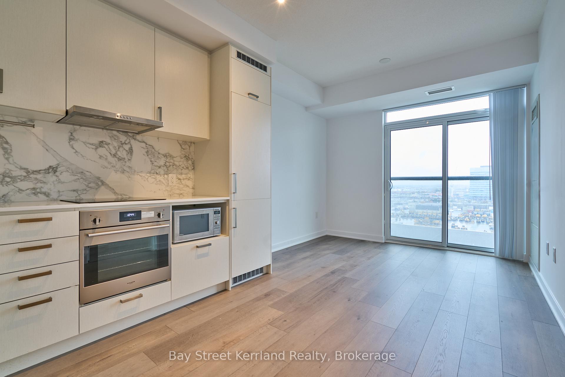 Photo 5 of Unit 1108, 60 Honeycrisp Crescent, Vaughan, Vaughan Corporate Centre — HOMEH