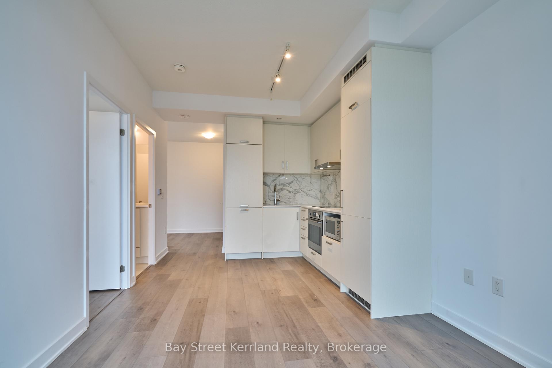 Photo 6 of Unit 1108, 60 Honeycrisp Crescent, Vaughan, Vaughan Corporate Centre — HOMEH