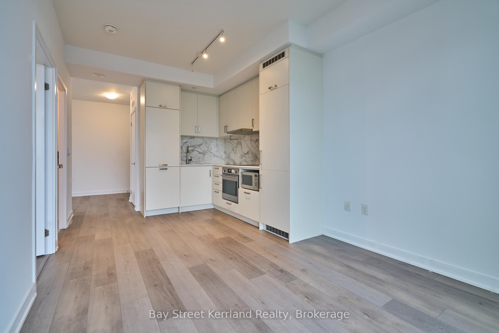 Photo 7 of Unit 1108, 60 Honeycrisp Crescent, Vaughan, Vaughan Corporate Centre — HOMEH