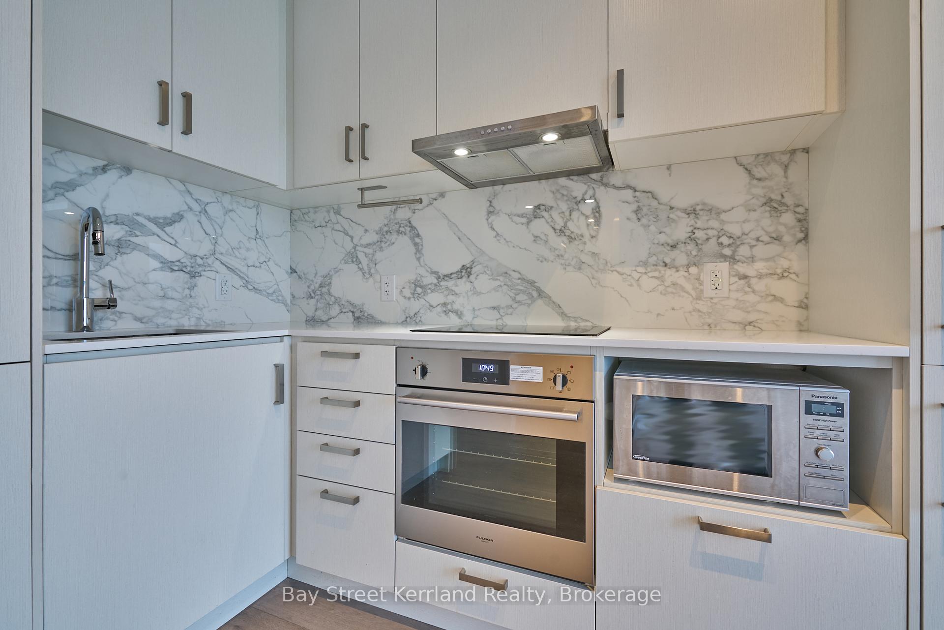 Photo 8 of Unit 1108, 60 Honeycrisp Crescent, Vaughan, Vaughan Corporate Centre — HOMEH