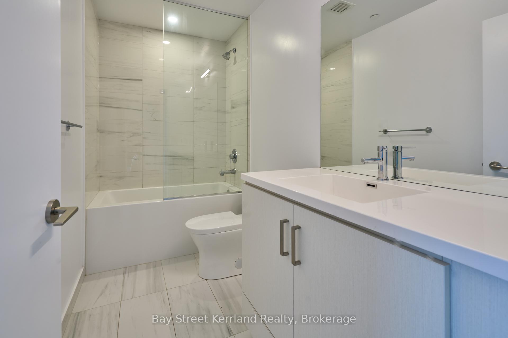 Photo 13 of Unit 1108, 60 Honeycrisp Crescent, Vaughan, Vaughan Corporate Centre — HOMEH