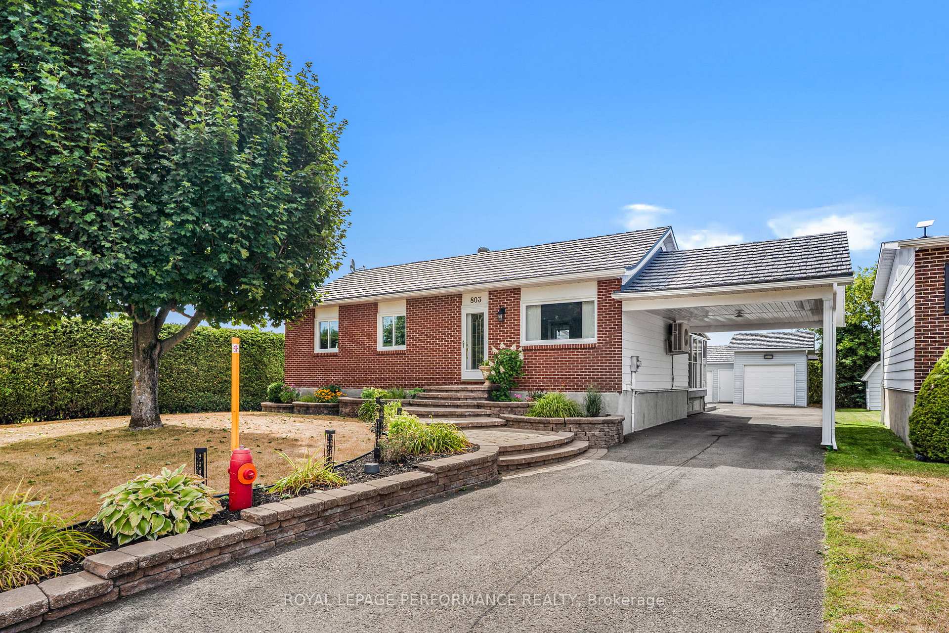 Photo 2 of 803 Victoria Street, Champlain, L'Orignal — HOMEH