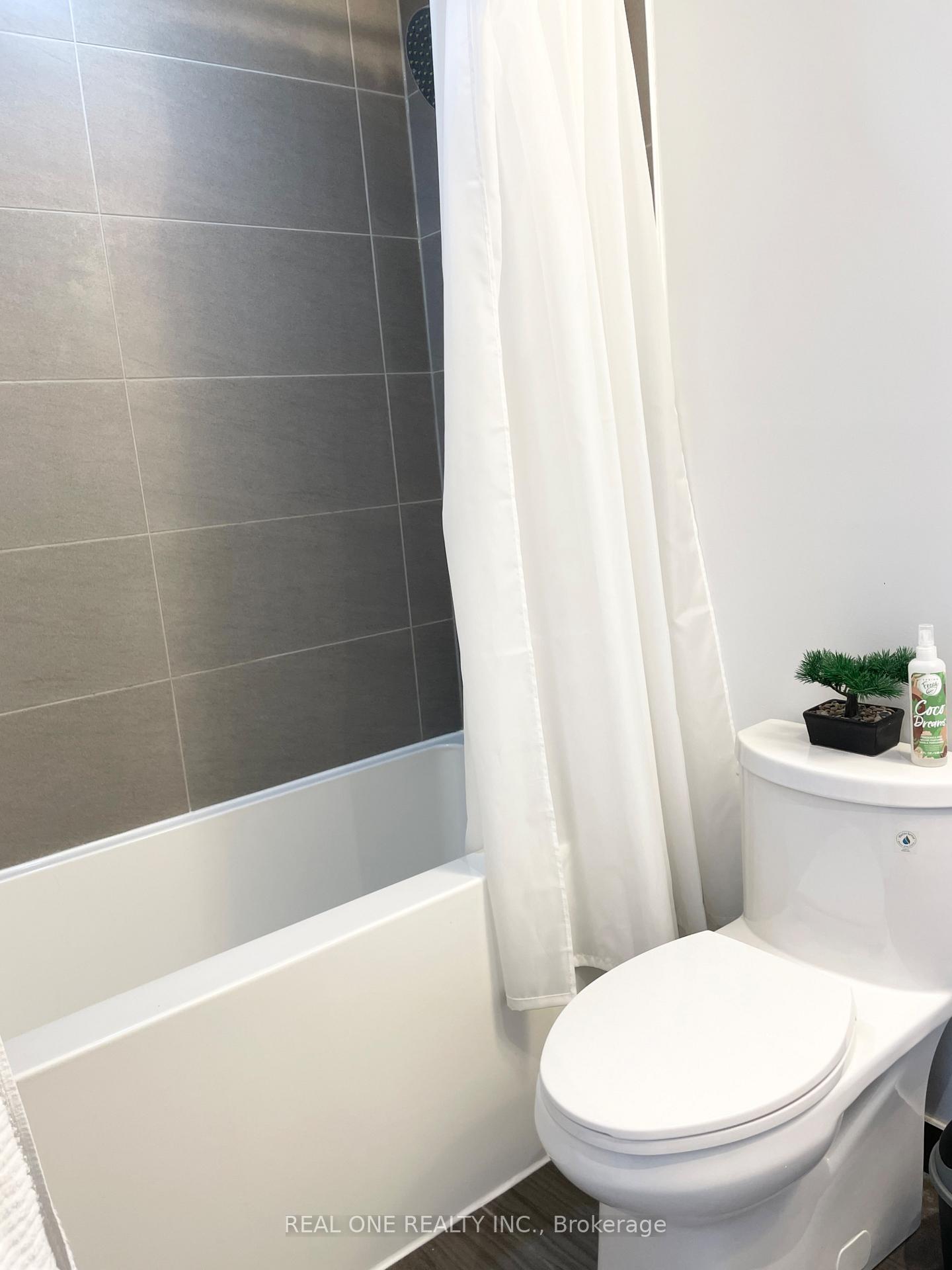 Photo 8 of Unit 2707, 898 Portage Parkway, Vaughan, Concord — HOMEH