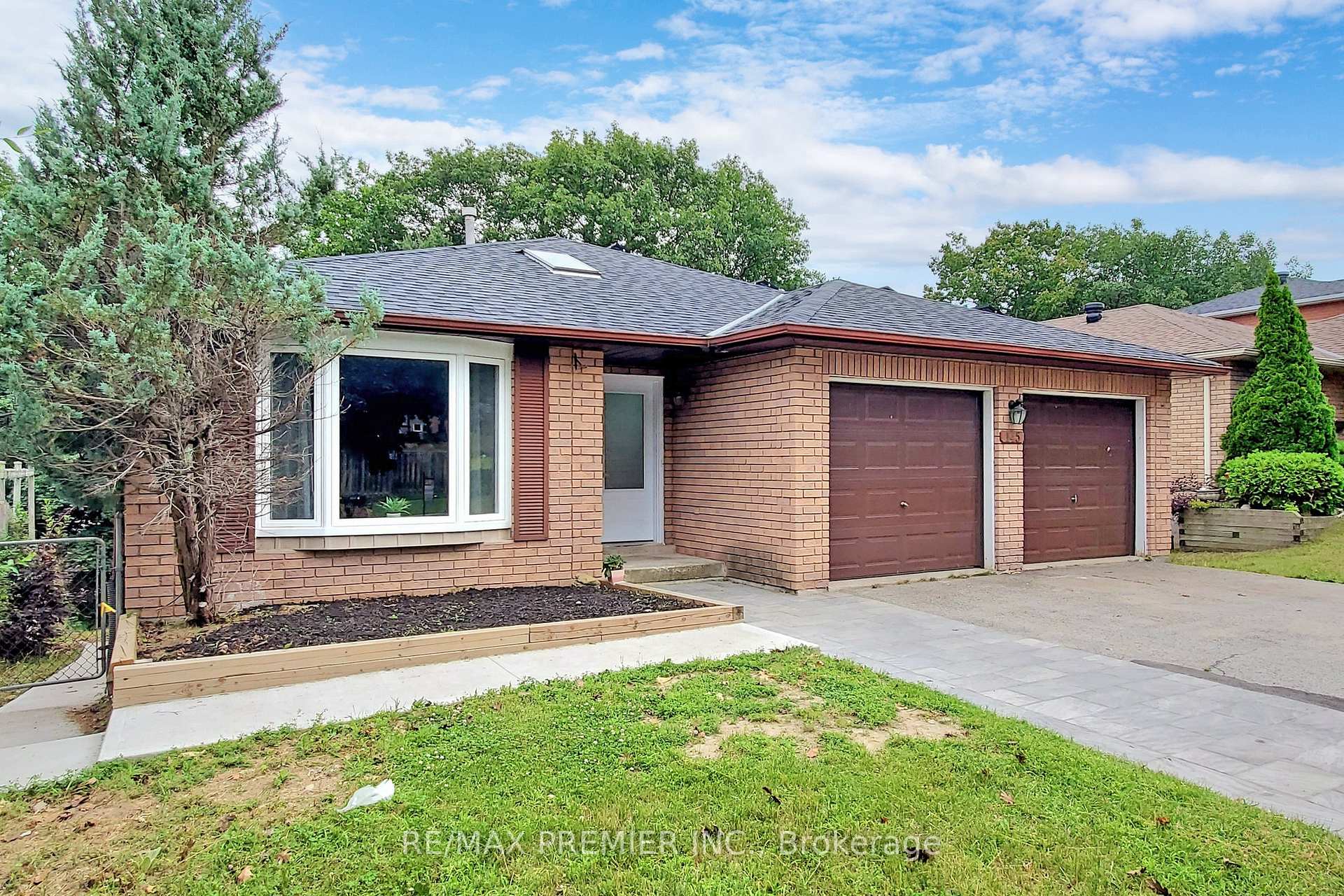 Photo 2 of 145 Fox Run, Barrie, Letitia Heights — HOMEH