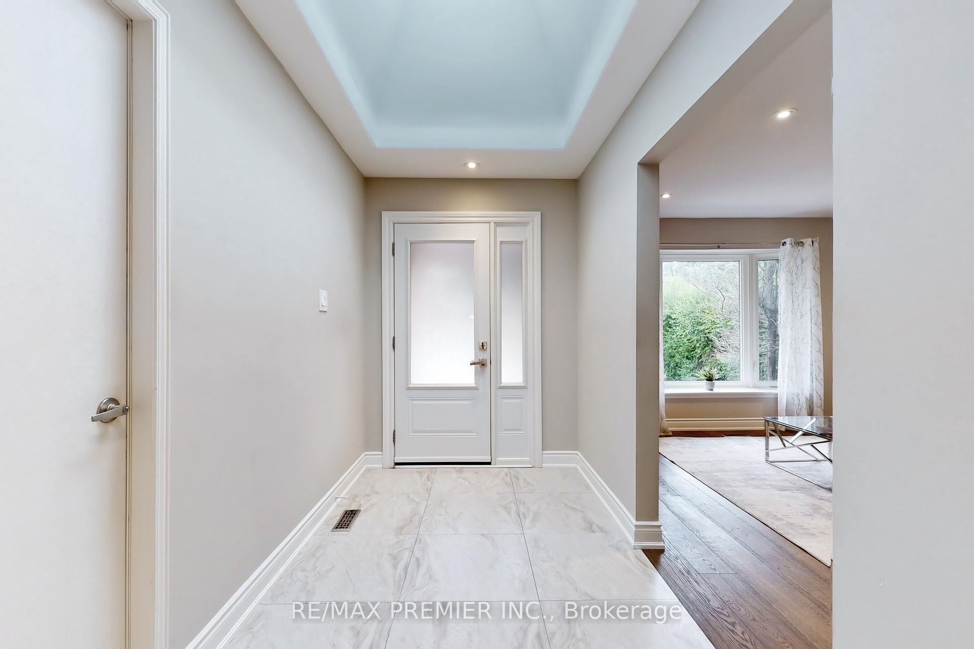 Photo 4 of 145 Fox Run, Barrie, Letitia Heights — HOMEH